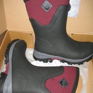 Women's Muck Artic Ice Boots Size 8 New in Box MID